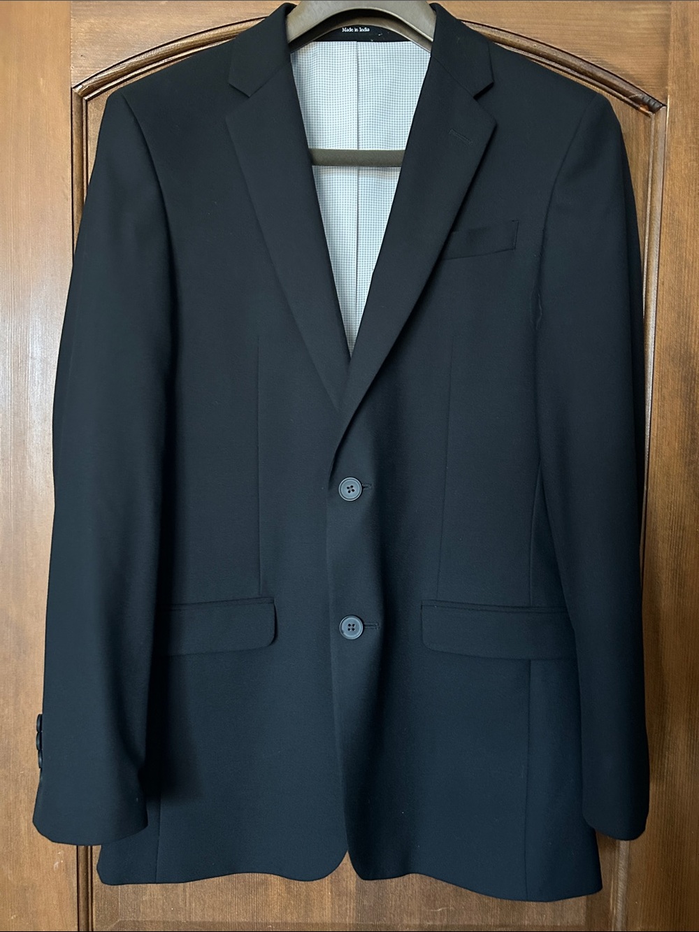 Egara Men's Black Two-Button Blazer - Modern Tailored Look
